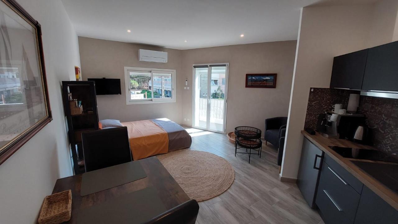 Sur La Plage, Super Studio Avec Vue Sur La Mer Plage d'Argeles Luaran gambar